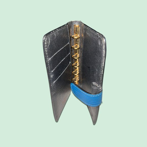 LOUIS VUITTON  Blue Epi leather Small  Ring Agenda Cover. - Picture 6 of 16